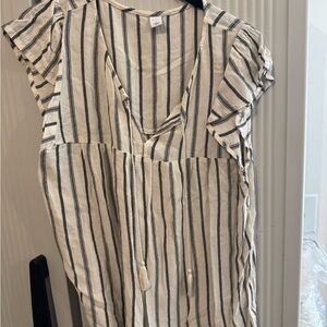 Old Navy Black and White V-Neck Cap Sleeve Blouse